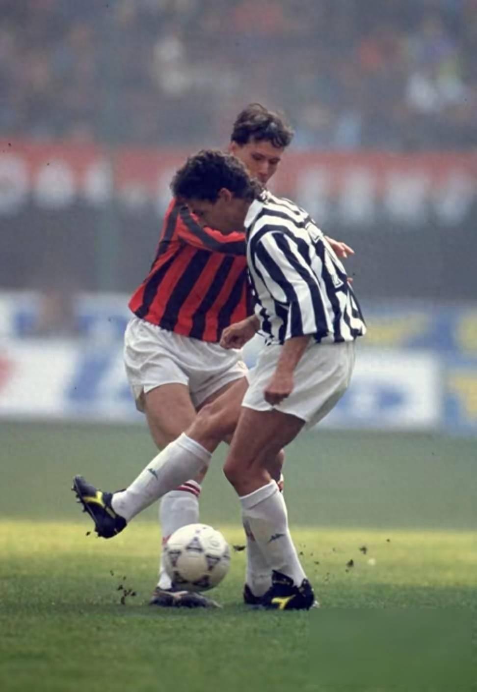 AC米兰鏖战曼联,托雷斯制霸全场的简单介绍 AC米兰鏖战曼联,托雷斯制霸全场的简单介绍